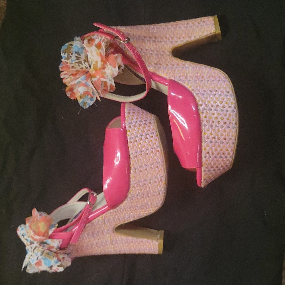 Heels - Picture 2 of 2